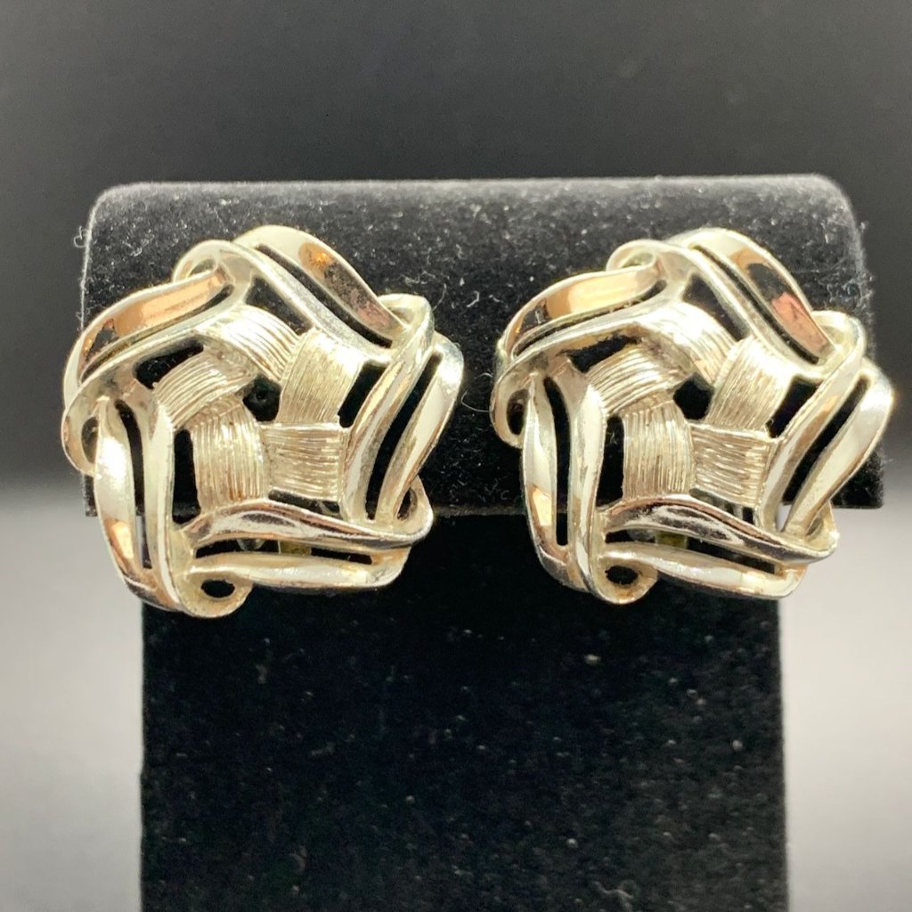 Signed Kramer Vintage Silver Tone Pinwheel Clip On Earrings 1